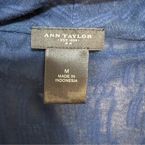 Ann Taylor Sleeveless Navy Blue Draped Front V Neckline Top Shirt Casual Soft M - Picture 6 of 11